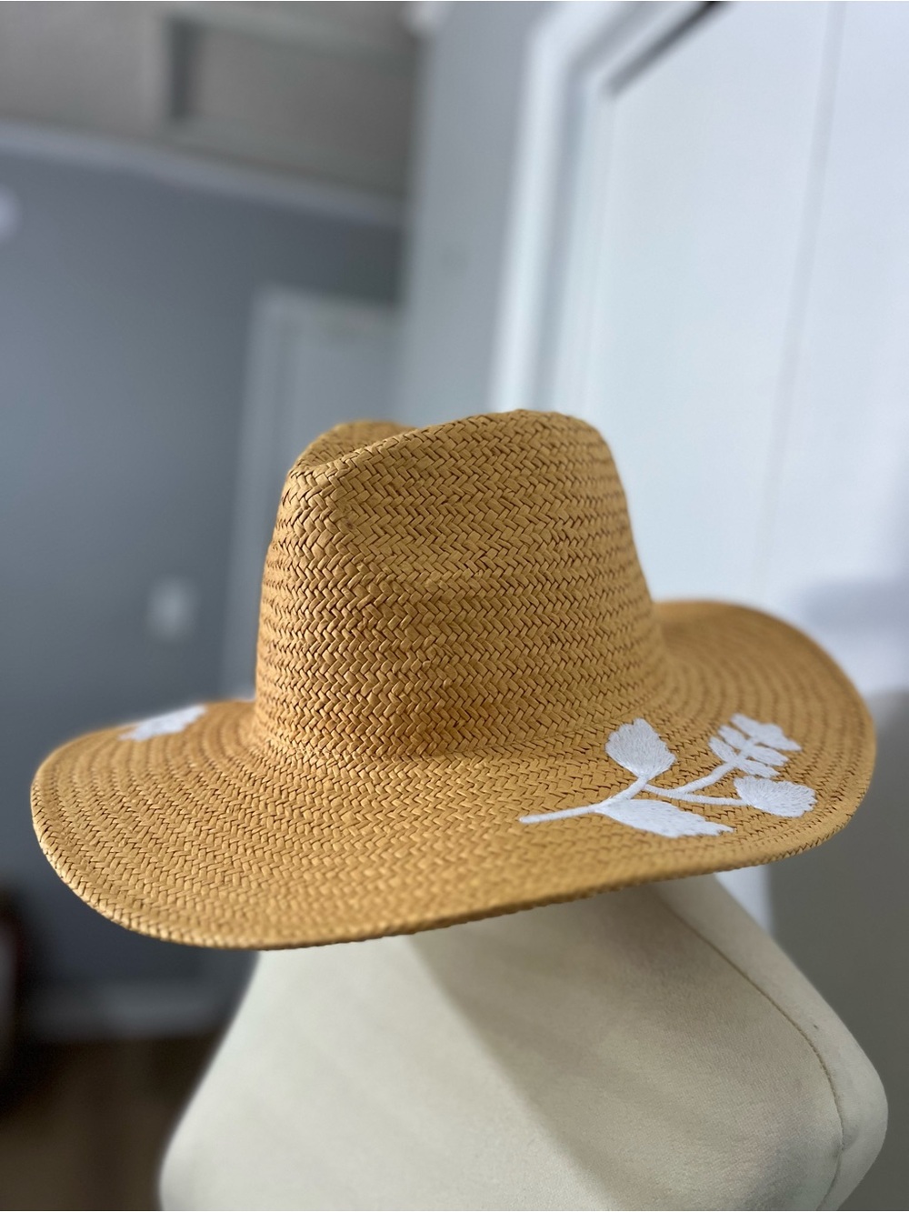 Embroidered Woven Straw Rancher Hat • NWOT